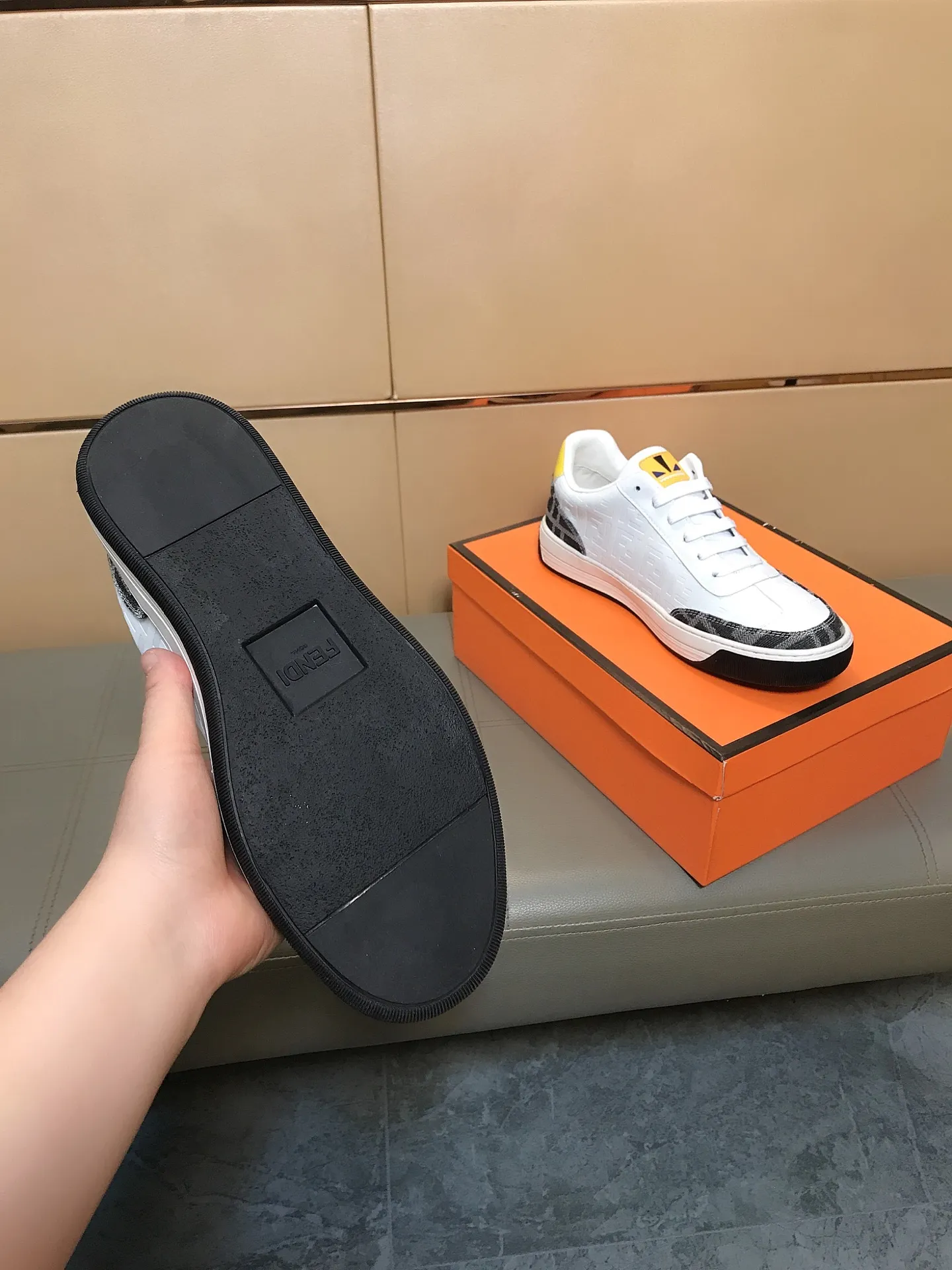 Ex-factory price 400 👟👟💎Fendi [Fendi] men's new high-top casual shoes are on the market 🔥The shoe body is made of brand-specific embossed leather, sheepskin lining, breathable and does not cover the feet! Fashionable casual shoes 🙈Non-slip and wear-resistant outsole👣 Standard size 38-44
